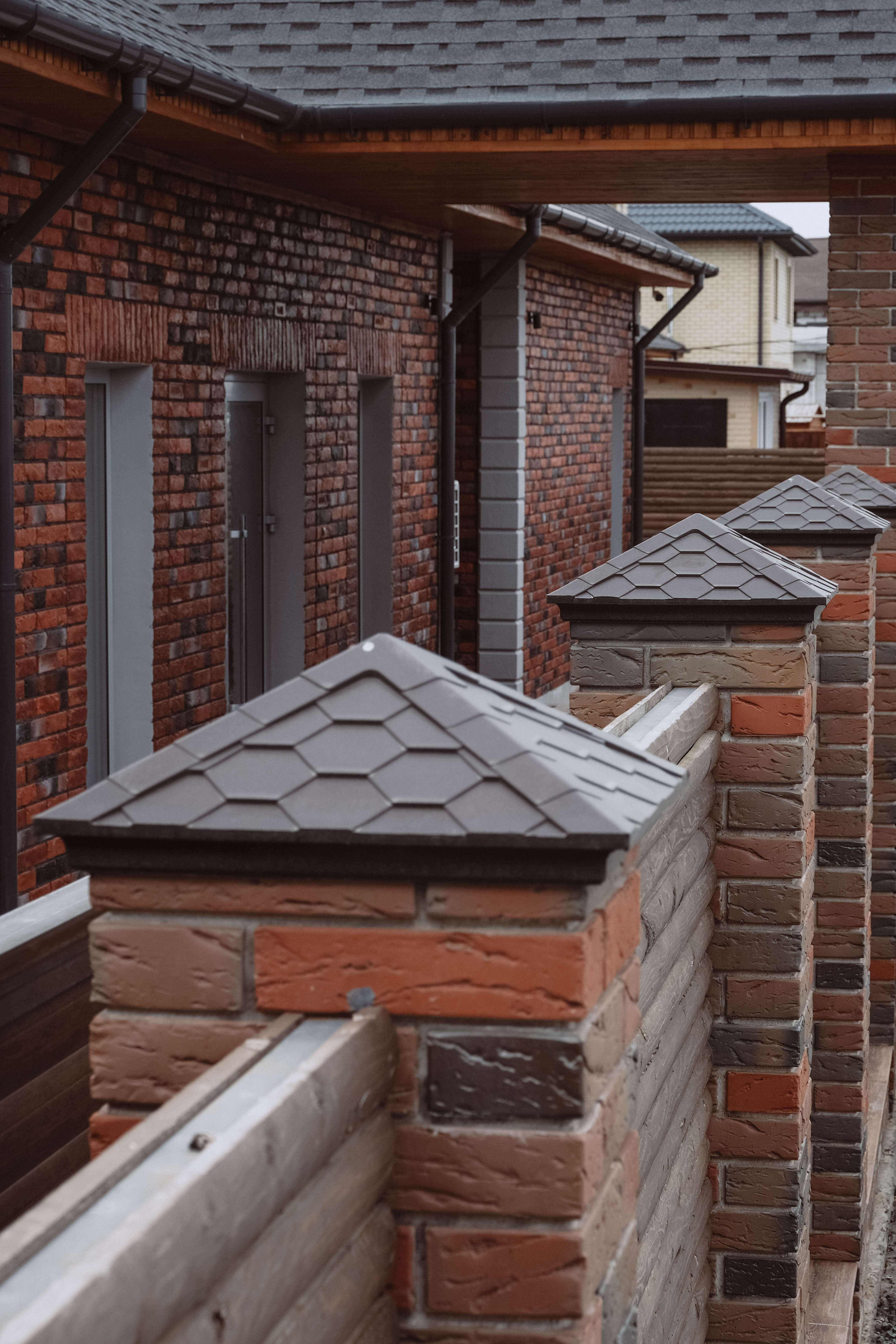 Колпак Zking Эверест Коричневый на столб 1.5х1.5 кирпича (390х390мм) в Соликамске фото