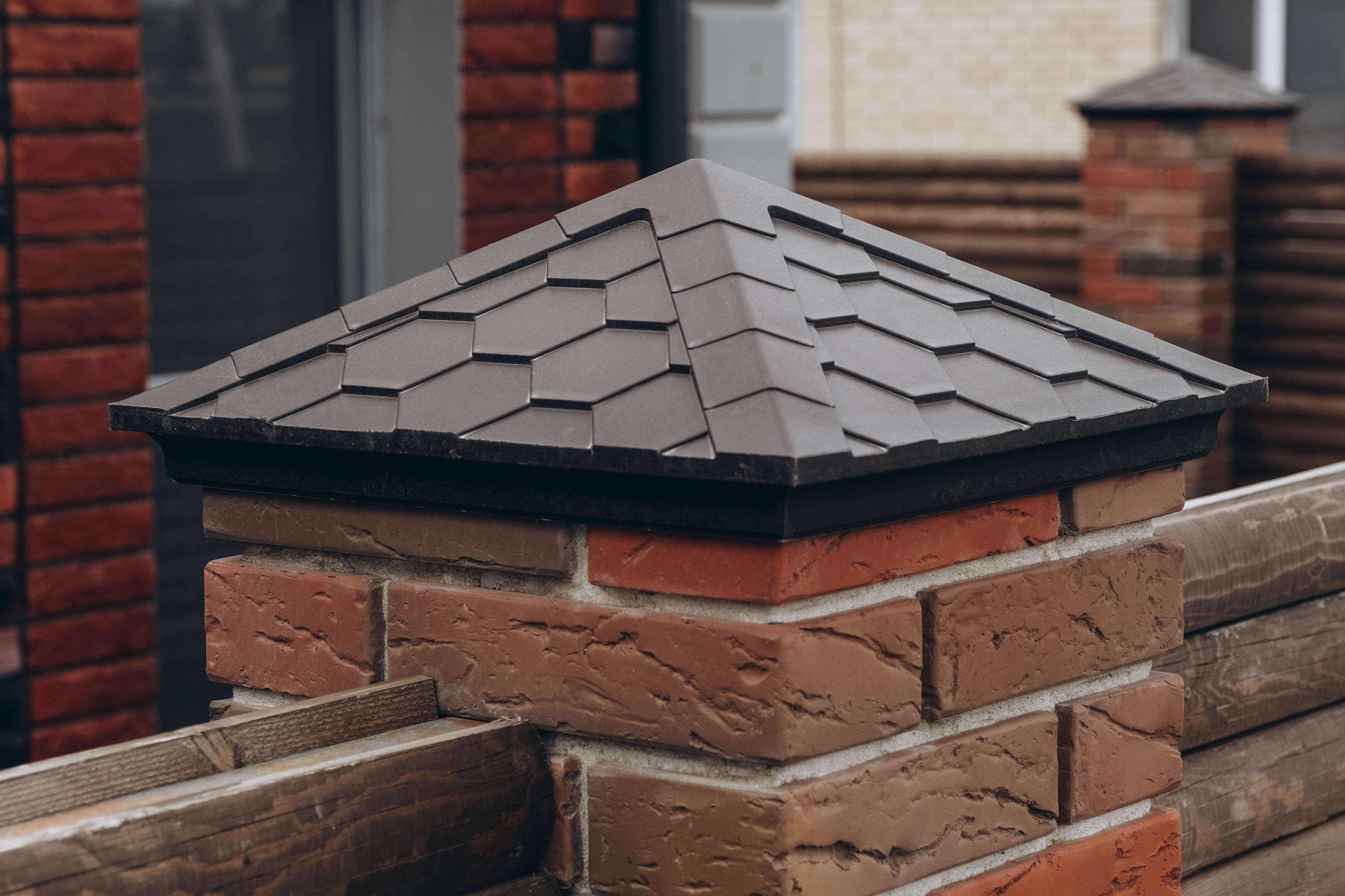 Колпак Zking Эверест Коричневый на столб 1.5х1.5 кирпича (390х390мм) в Соликамске фото